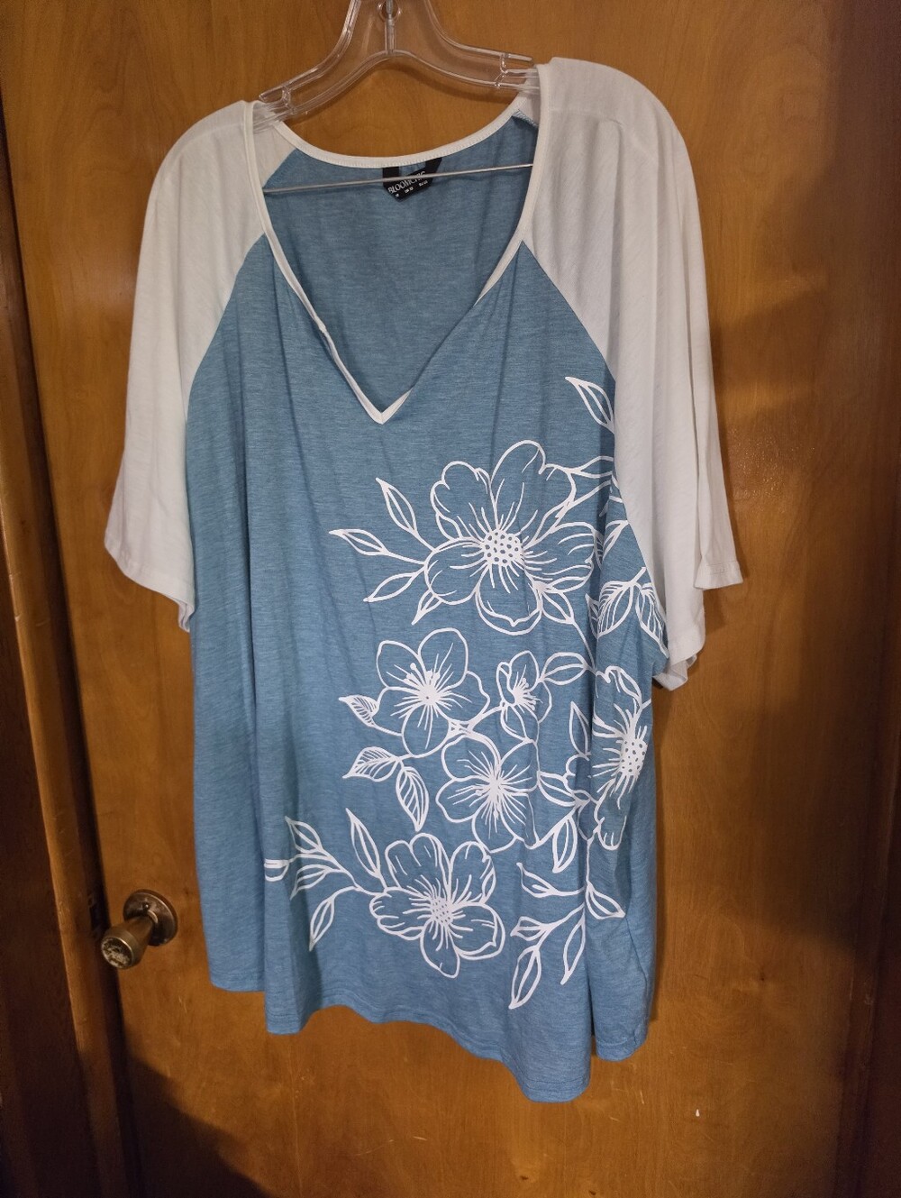 Womens Size 28 Top Flowers Blue White Bloomchic Nice